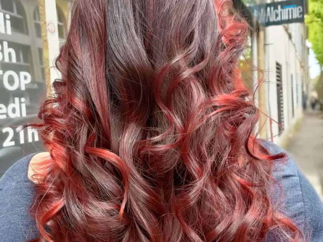 meches rouge cheveux longs coloriste aix en provence