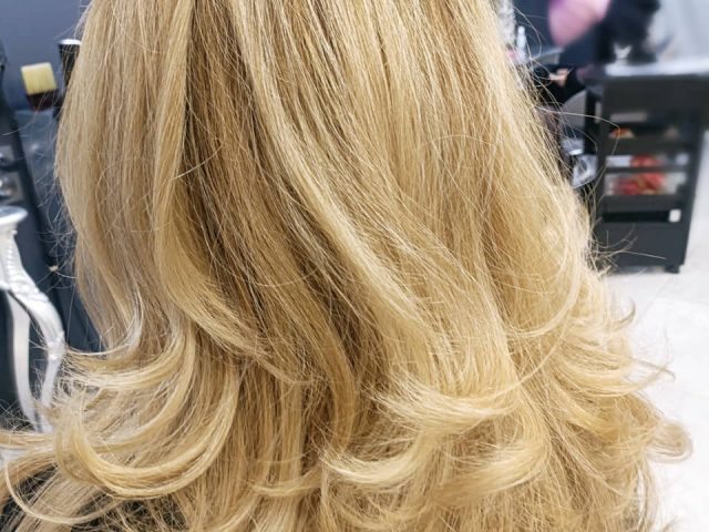 Coiffure Blonde longue coloriste Aix-en-Provence