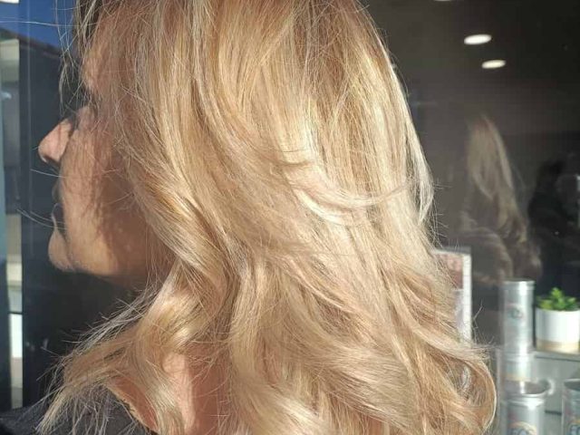 cheveux longs blond coiffeur alchimie aix en provence