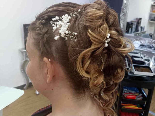 coiffure chignon boheme tresses boucles