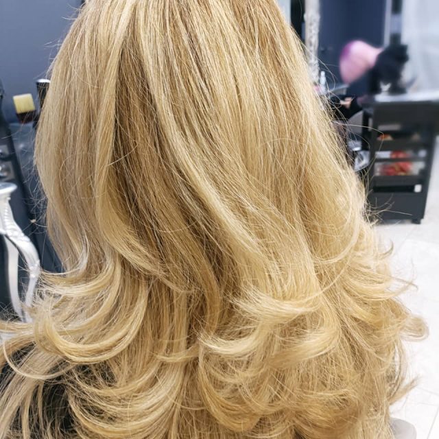 Coiffure Blonde longue coloriste Aix-en-Provence